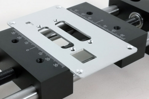 Centring vice with clamped panel for KinetiC-NC